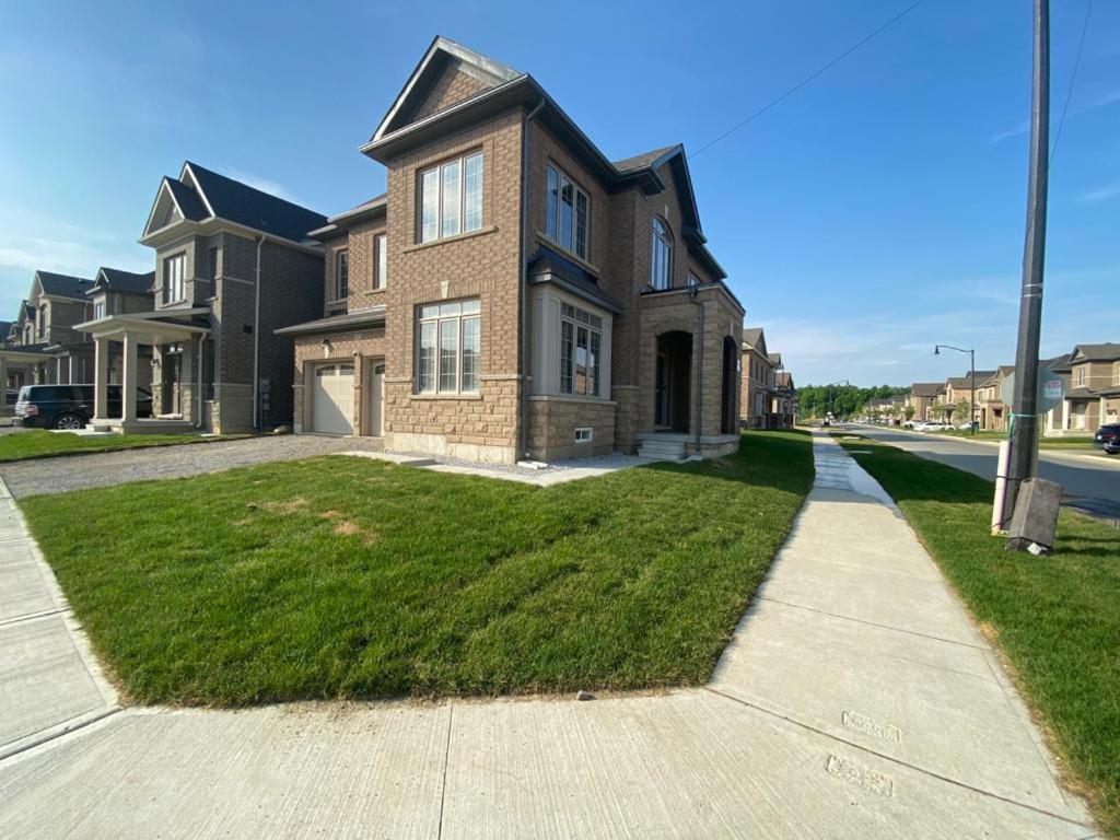 537 Veterans Dr Brampton On L7A 0C4 Villa Exterior photo